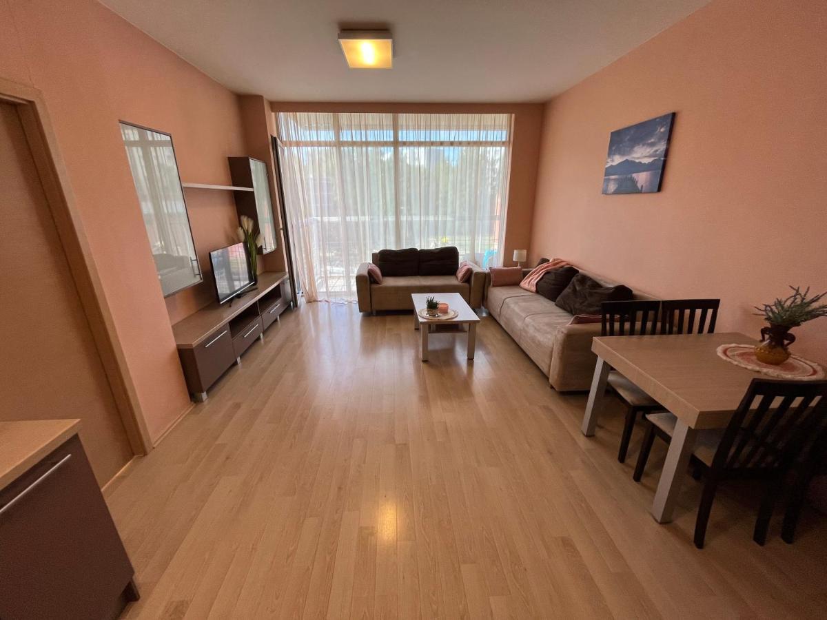 Lovely Apartments In Imanta With Free Parking Riga Exterior foto
